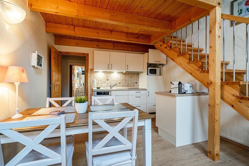 Gulfhof Butendiek - Ferienapartments Нойгарлінгерзіль Екстер'єр фото
