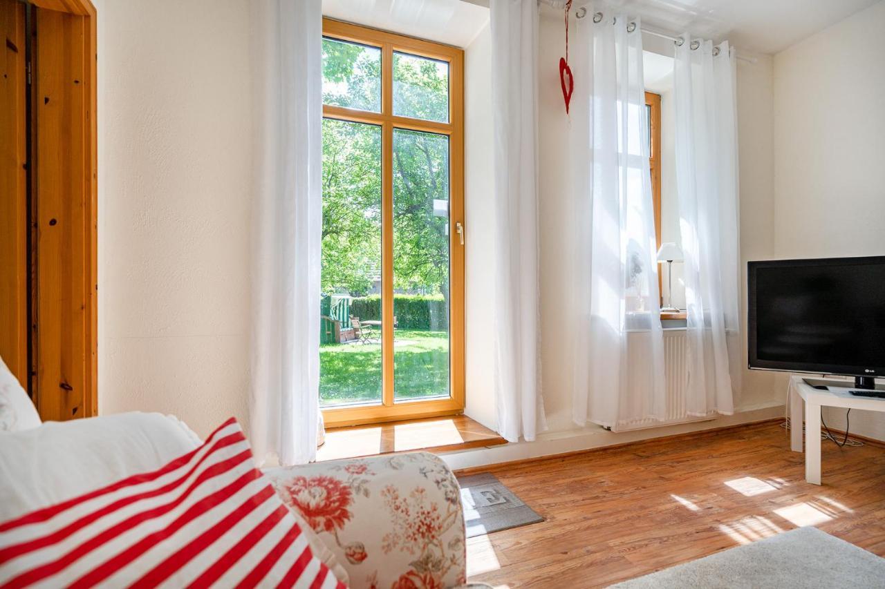 Gulfhof Butendiek - Ferienapartments Нойгарлінгерзіль Екстер'єр фото